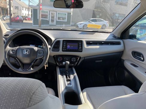 Used 2017 Honda HR-V LX image 26