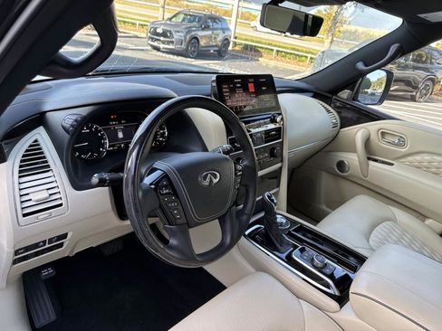 Used 2024 INFINITI QX80 Sensory image 12