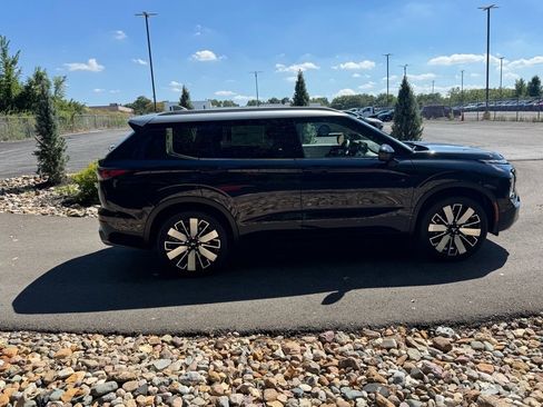 New 2025 Mitsubishi Outlander Platinum Edition image 6