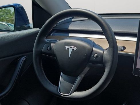 Used 2021 Tesla Model Y Long Range AWD/4WD image 19