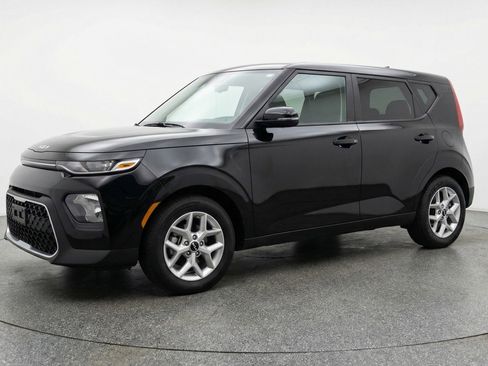 Used 2025 Kia Soul LX w/ LX Technology Package FWD image 3