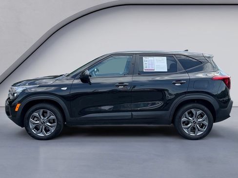 Used 2024 Kia Seltos LX AWD/4WD image 2