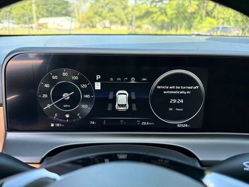 Certified 2024 Kia Seltos SX w/ SX Sunroof Package AWD/4WD image 9