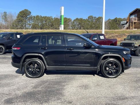 Certified 2023 Jeep Grand Cherokee Altitude AWD/4WD image 2