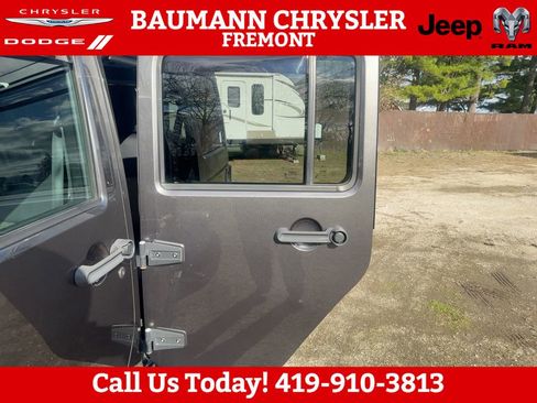 Used 2016 Jeep Wrangler Unlimited Sahara AWD/4WD image 15