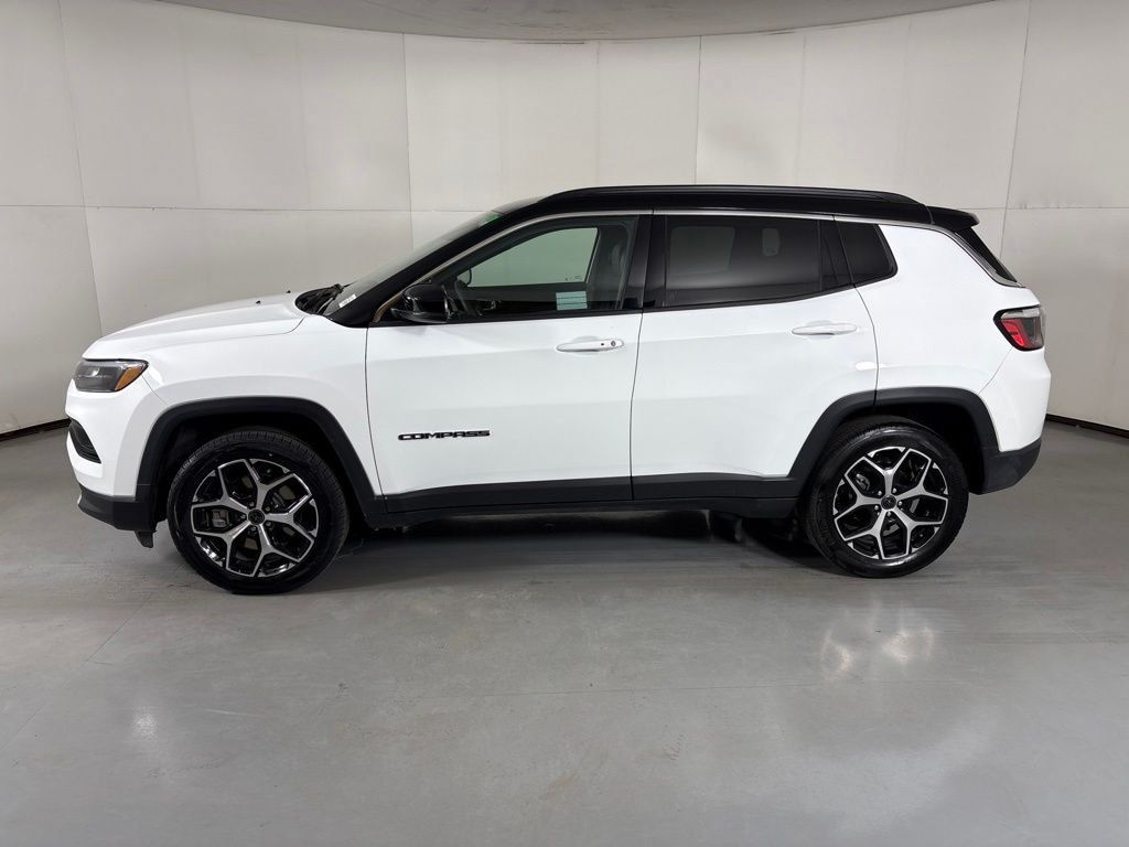 Used 2025 Jeep Compass Limited AWD/4WD image 5
