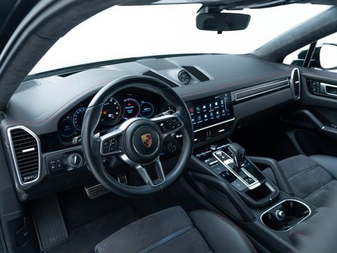 Used 2023 Porsche Cayenne GTS image 4