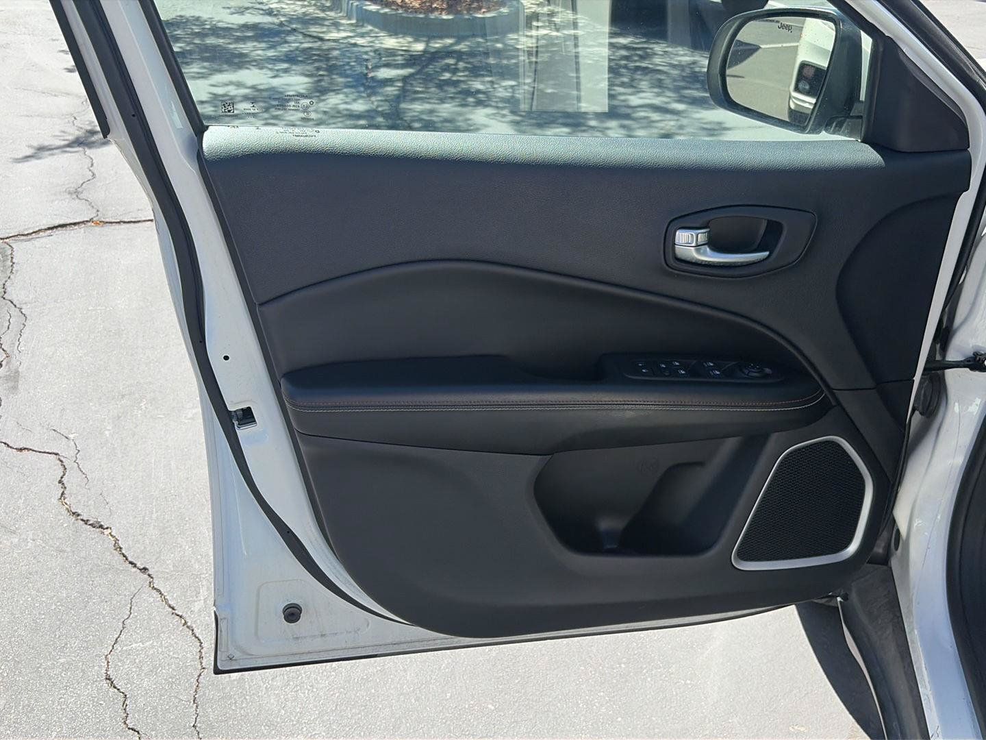 Used 2019 Jeep Compass Latitude w/ Popular Equipment Group AWD/4WD image 17