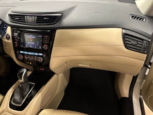 Used 2020 Nissan Rogue SV FWD image 20