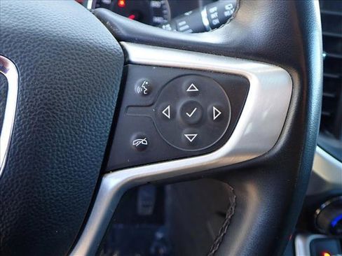 Used 2023 GMC Acadia SLT image 16