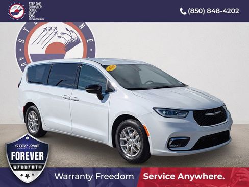 New 2026 Chrysler Pacifica Select FWD image 1