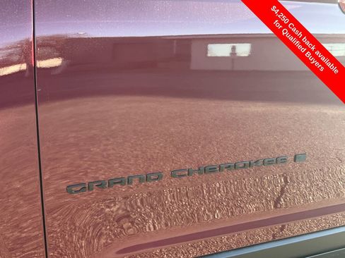 New 2025 Jeep Grand Cherokee Limited image 32
