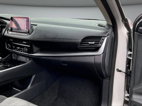 Used 2025 Nissan Rogue SV image 25