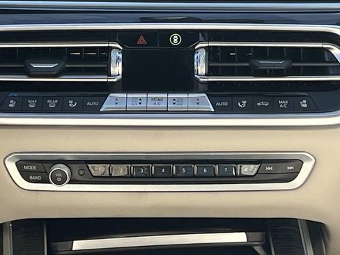 Used 2022 BMW X7 M50i w/ Dynamic Handling Package AWD/4WD image 16