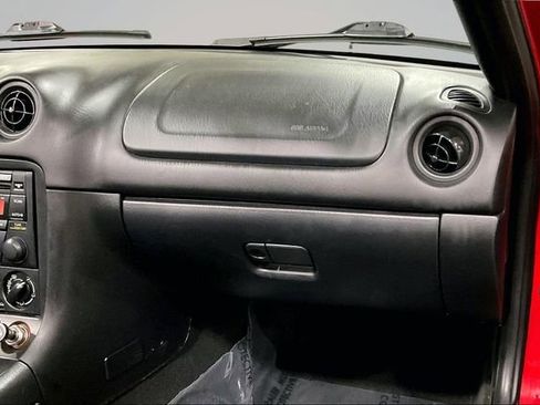 Used 2002 MAZDA MX-5 Miata image 17