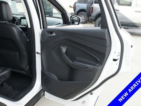 Used 2017 Ford Escape Titanium image 32