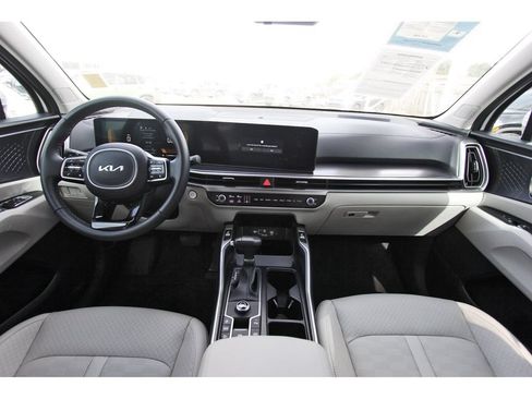 Used 2025 Kia Sorento S w/ Panoramic Sunroof Package FWD image 12