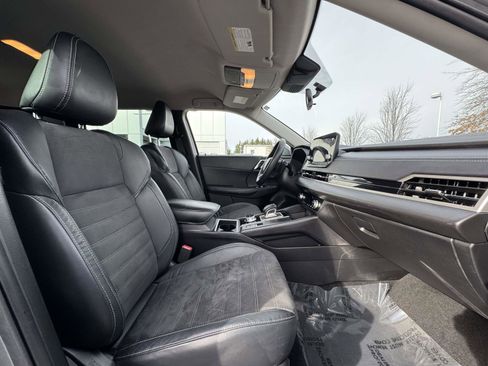 Used 2023 Mitsubishi Outlander SE image 9
