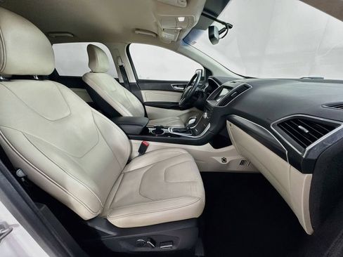 Used 2018 Ford Edge Titanium w/ Technology Package FWD image 32