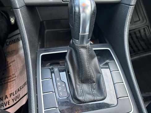 Used 2014 Volkswagen Passat 1.8T Wolfsburg Edition image 32