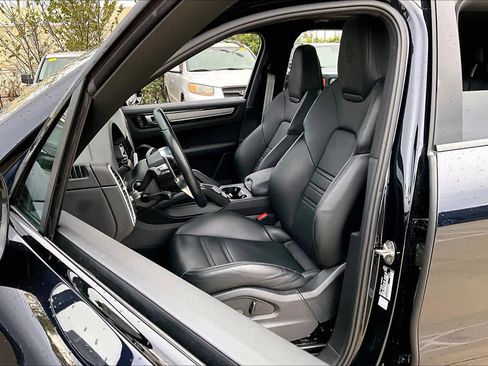 Used 2023 Porsche Cayenne image 14