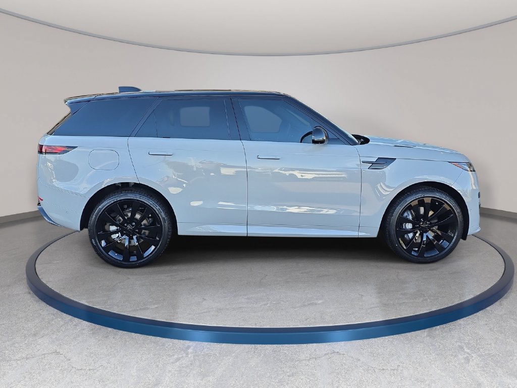 New 2027 Land Rover Range Rover Sport Dynamic SE AWD/4WD image 4