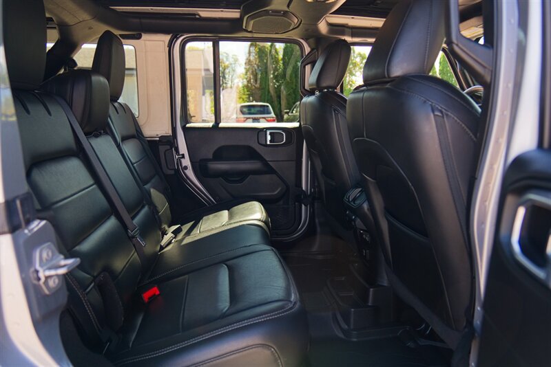Used 2019 Jeep Wrangler Unlimited Sahara AWD/4WD image 21