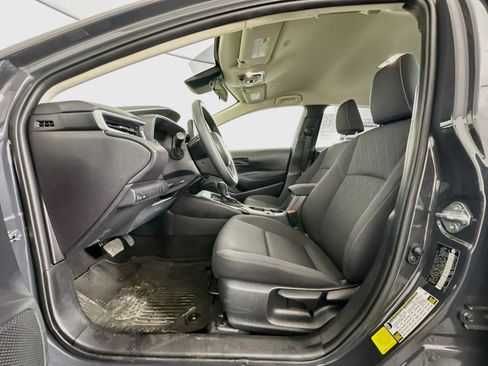 Used 2025 Toyota Corolla LE w/ Convenience Package FWD image 13