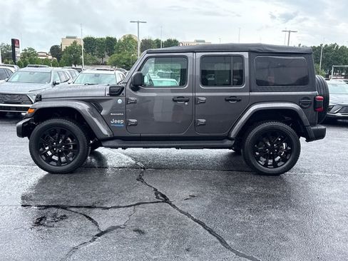 Used 2021 Jeep Wrangler Unlimited Sahara w/ Cold Weather Group AWD/4WD image 11