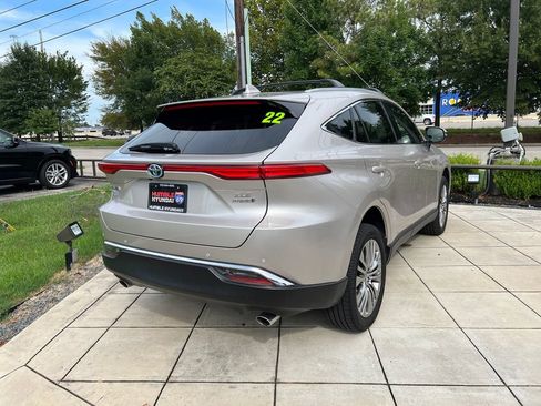 Used 2022 Toyota Venza XLE AWD/4WD image 11