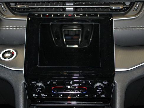 New 2025 Jeep Grand Cherokee Laredo X w/ Luxury Tech Group I image 13