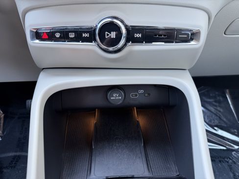Used 2023 Volvo XC40 B4 Plus w/ Protection Package Premier FWD image 24