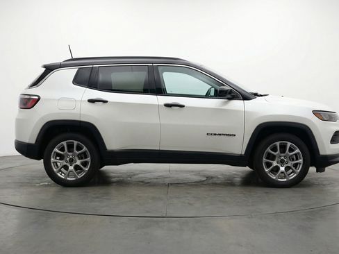 Used 2025 Jeep Compass Limited AWD/4WD image 11