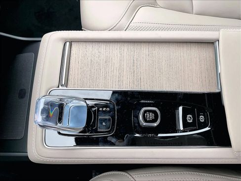 New 2026 Volvo XC90 T8 Plus w/ Protection Package Premier image 10