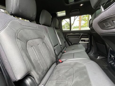 Used 2022 Land Rover Defender 110 S AWD/4WD image 46