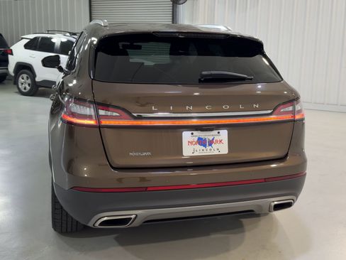 Used 2022 Lincoln Nautilus FWD w/ Premium Package image 8