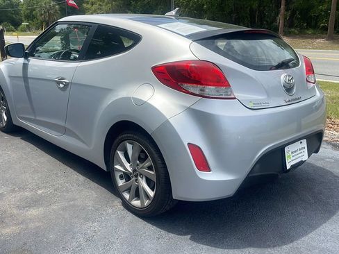 Used 2016 Hyundai Veloster FWD image 8