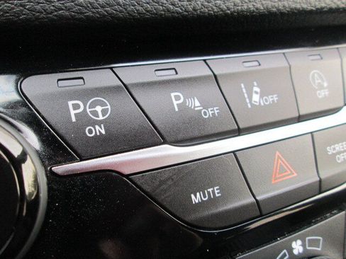Used 2023 Chrysler Pacifica Touring-L w/ S Appearance Package AWD/4WD image 21