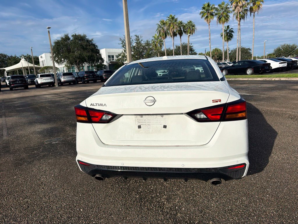 Used 2023 Nissan Altima 2.5 SR FWD image 6