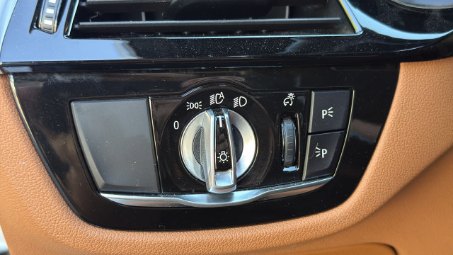 Used 2019 BMW 530e w/ Convenience Package RWD image 19
