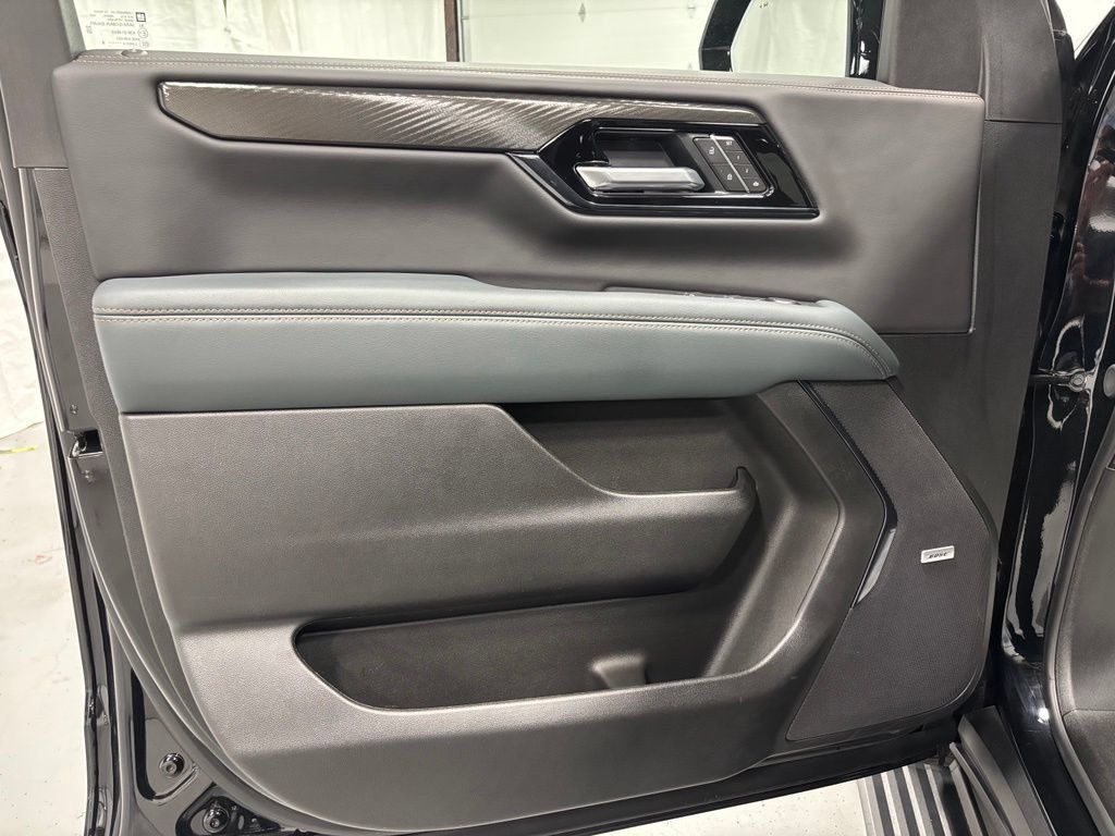 Used 2026 GMC Yukon XL AT4 w/ AT4 Premium Package AWD/4WD image 8