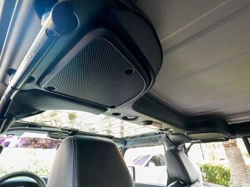 Used 2016 Jeep Wrangler Unlimited Rubicon image 75