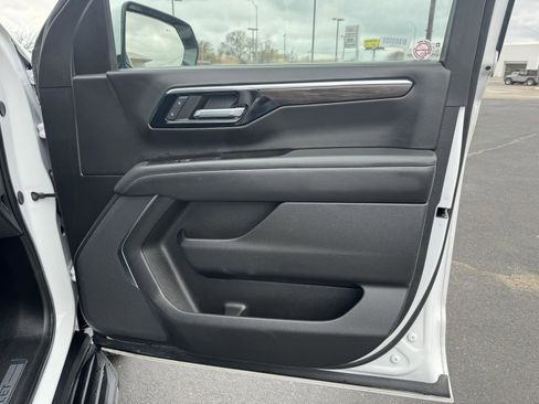 Used 2025 Chevrolet Tahoe LT image 38