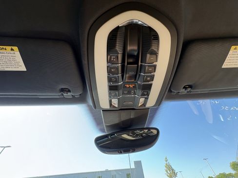 Used 2016 Porsche Cayenne AWD/4WD image 25