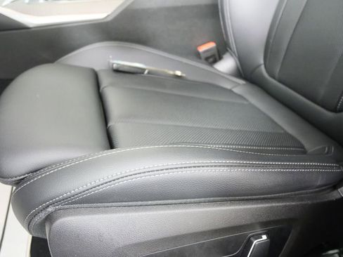 Used 2025 BMW 330i Sedan image 9