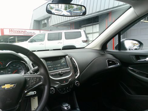 Used 2016 Chevrolet Cruze LT FWD image 19