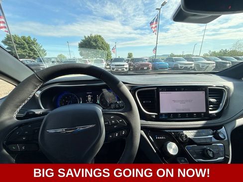 New 2026 Chrysler Pacifica Select w/ S Appearance Package AWD/4WD image 21