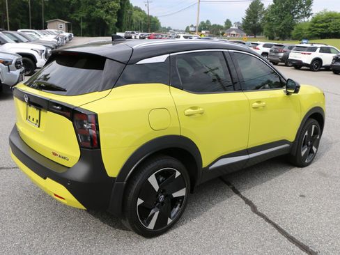 Used 2025 Nissan Kicks SR AWD/4WD image 8