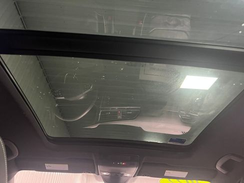 Used 2022 Volkswagen Tiguan SEL R-Line image 23