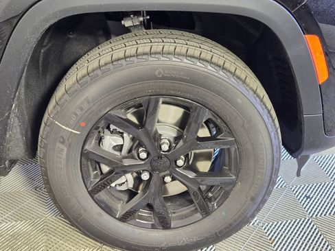 New 2025 Jeep Grand Cherokee L Laredo RWD image 17